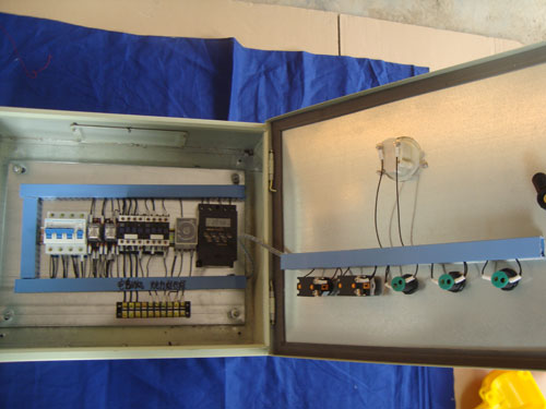 自動喂料系統(tǒng)控制箱 自動喂料系統(tǒng)控制箱